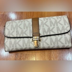 Michael Kors Charlton Flap wallet